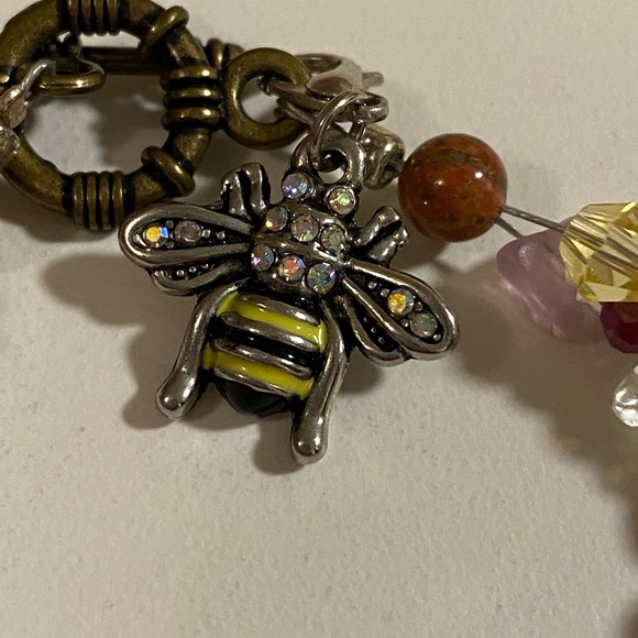 Colorful Hand made Beaded Bracelets Set with quartz and shell and bee charm - Picture 7 of 12